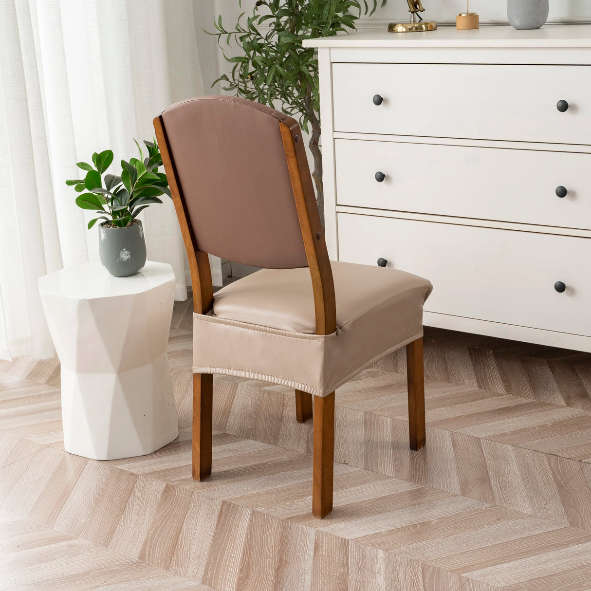 Housse pour assise de chaise simili cuir imperméable taupe de dos