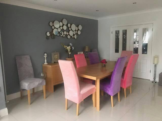 Housses de chaises hautes velours rose violet