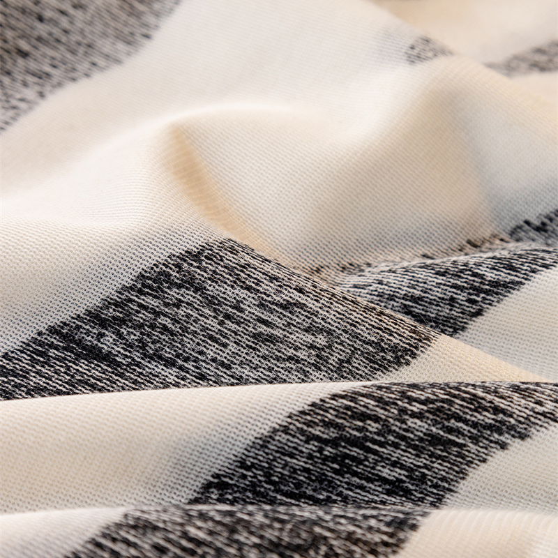 Revers du tissu léopard