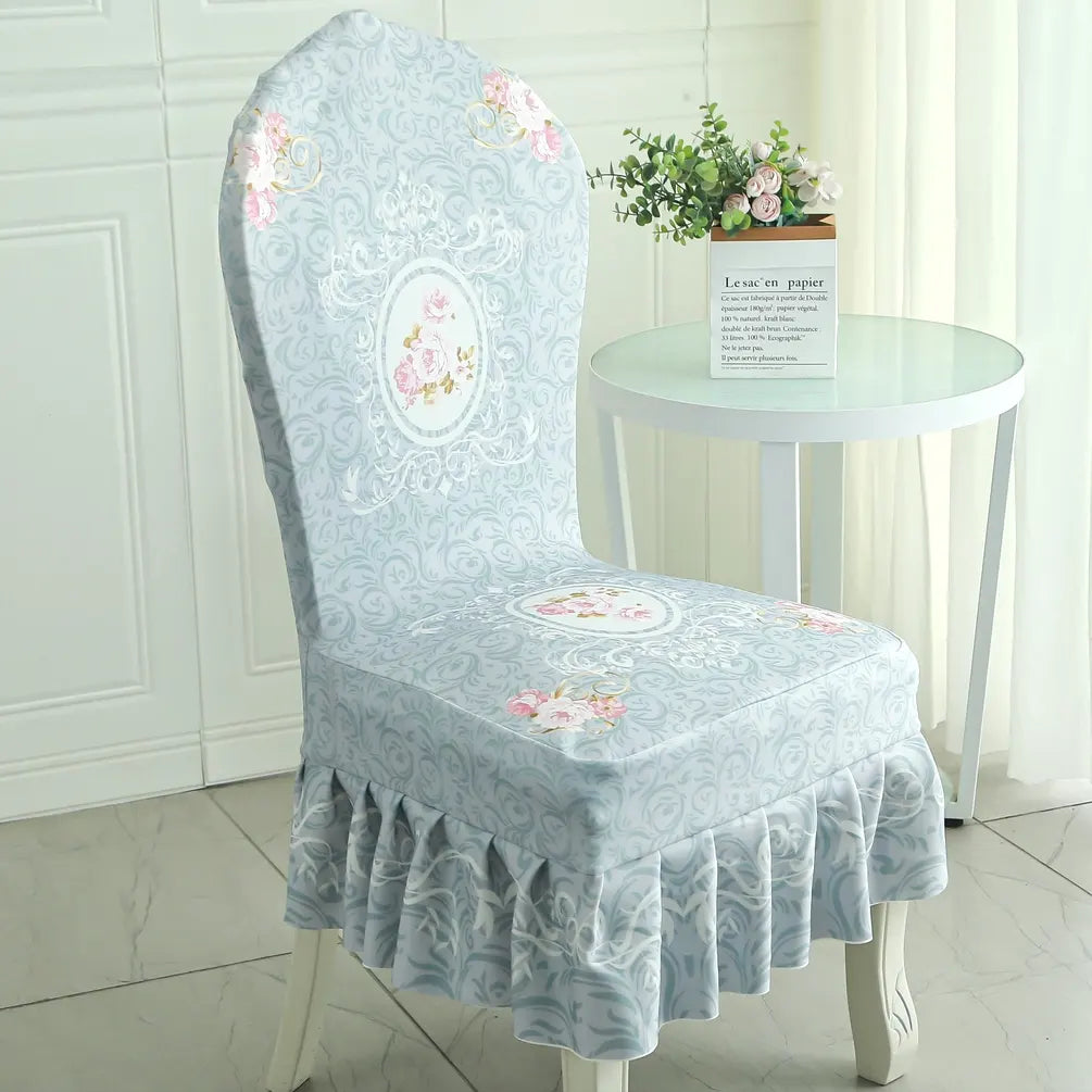 Housse de chaise baroque louis 16 ancienne luxe avec jupe bleue ciel