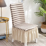 Housse de chaise avec jupe en dentelle texture gaufrée