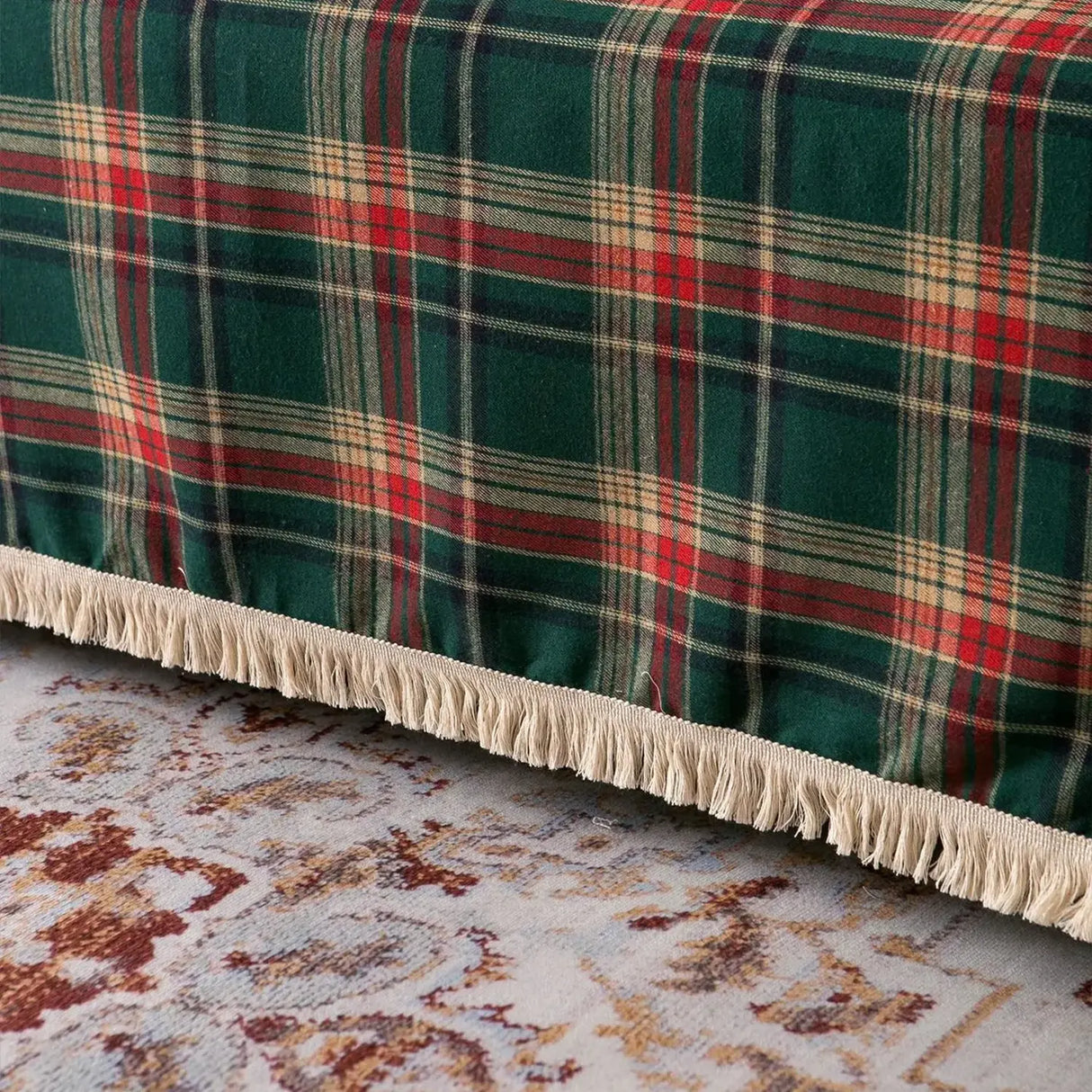 finition du jeté de canapé écossais